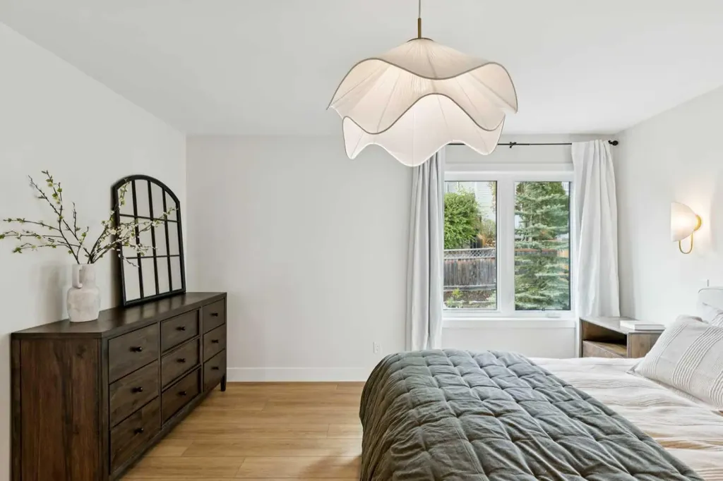 15 Valley Stream Manor NW Calgary AB T3B5V9