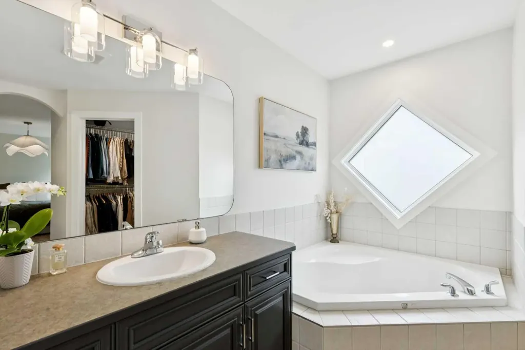 15 Valley Stream Manor NW Calgary AB T3B5V9