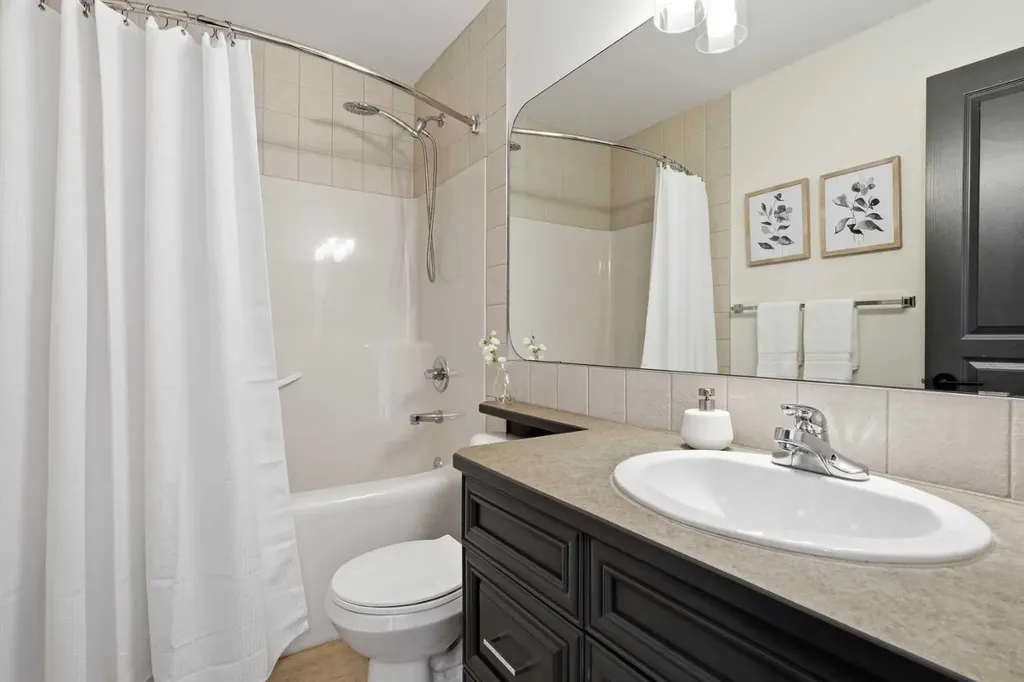 15 Valley Stream Manor NW Calgary AB T3B5V9