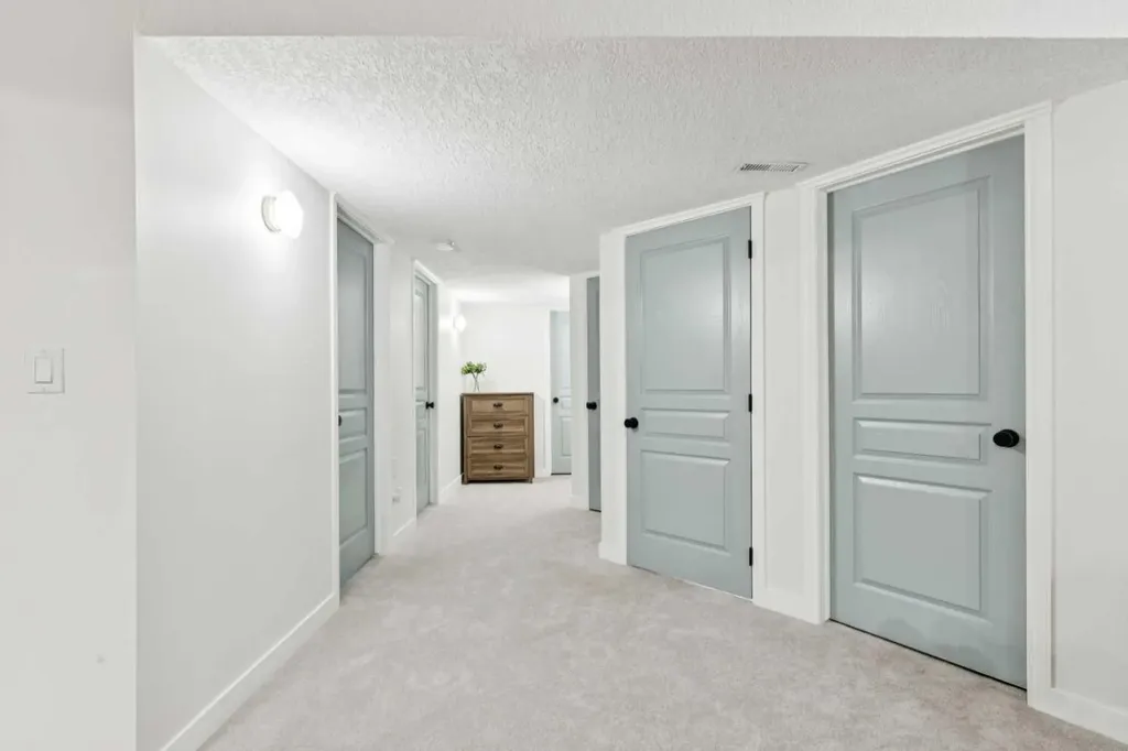 15 Valley Stream Manor NW Calgary AB T3B5V9