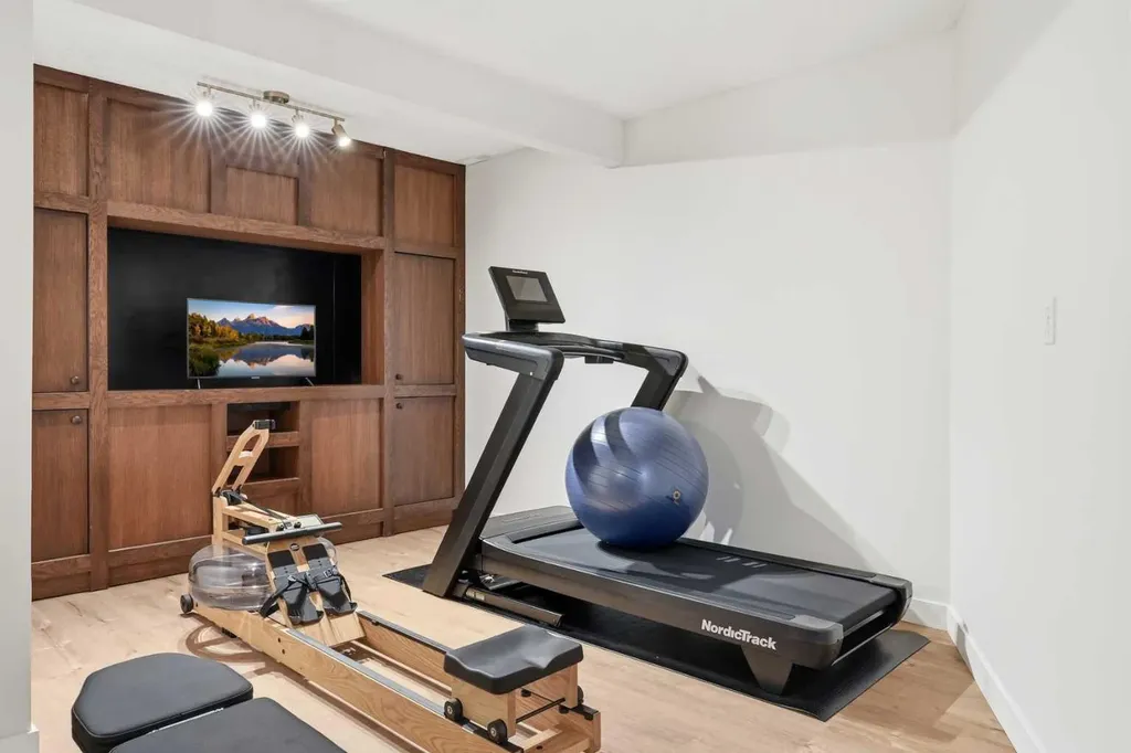 15 Valley Stream Manor NW Calgary AB T3B5V9