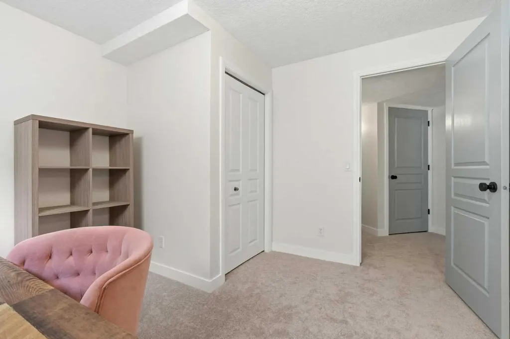 15 Valley Stream Manor NW Calgary AB T3B5V9