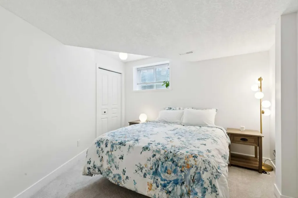 15 Valley Stream Manor NW Calgary AB T3B5V9