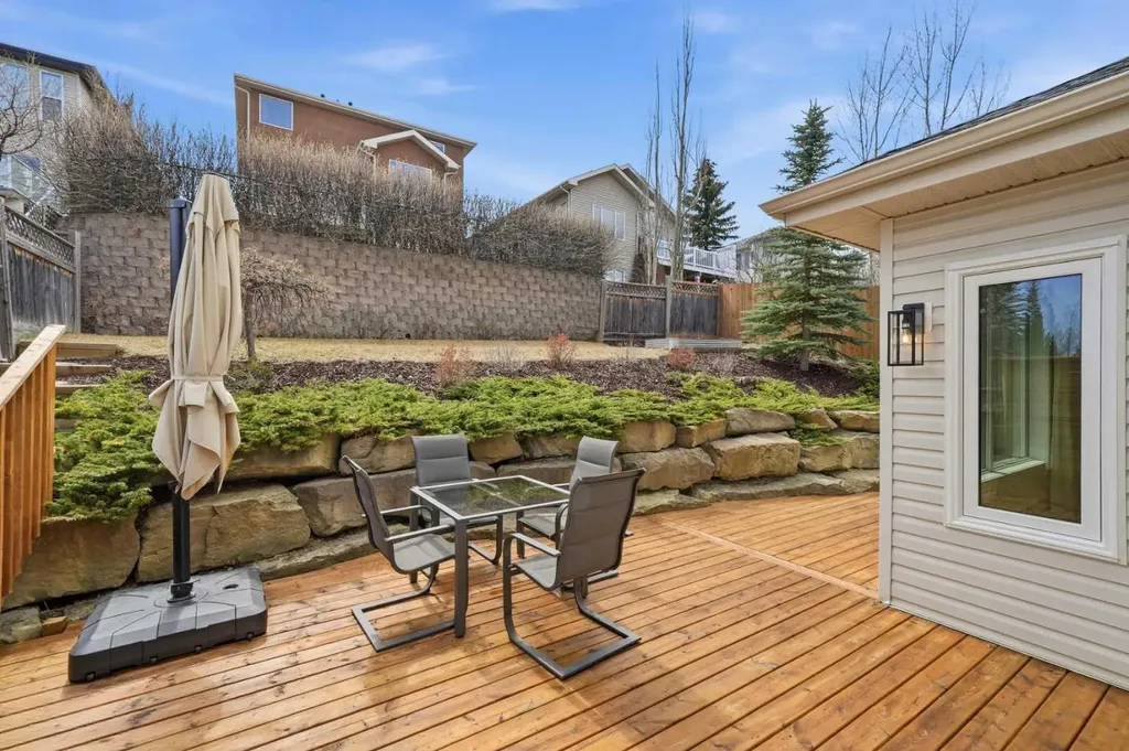 15 Valley Stream Manor NW Calgary AB T3B5V9