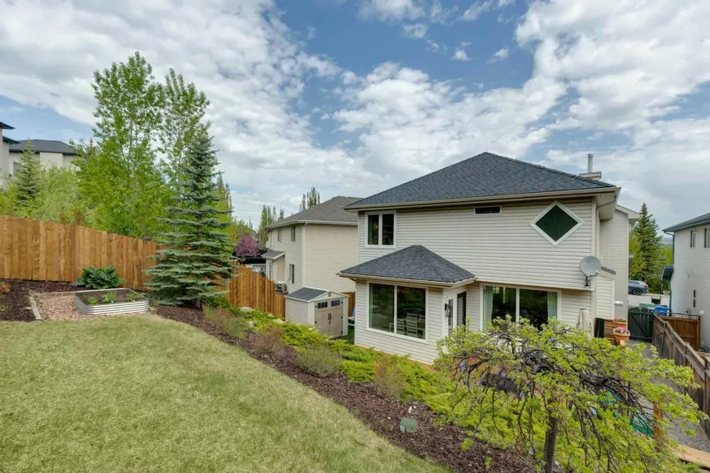 15 Valley Stream Manor NW Calgary AB T3B5V9