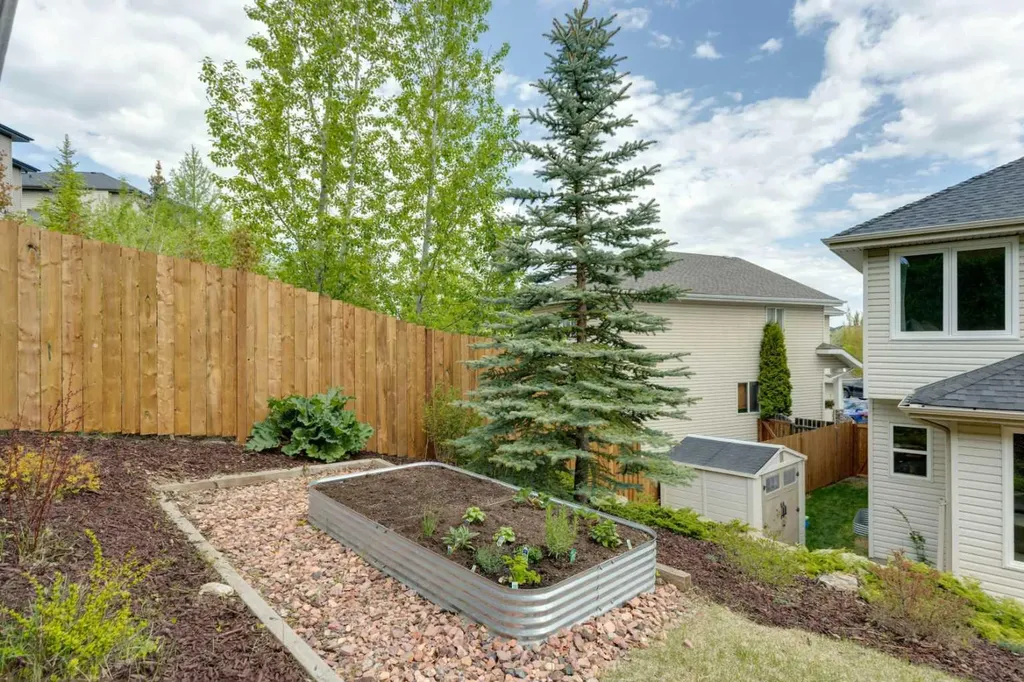 15 Valley Stream Manor NW Calgary AB T3B5V9