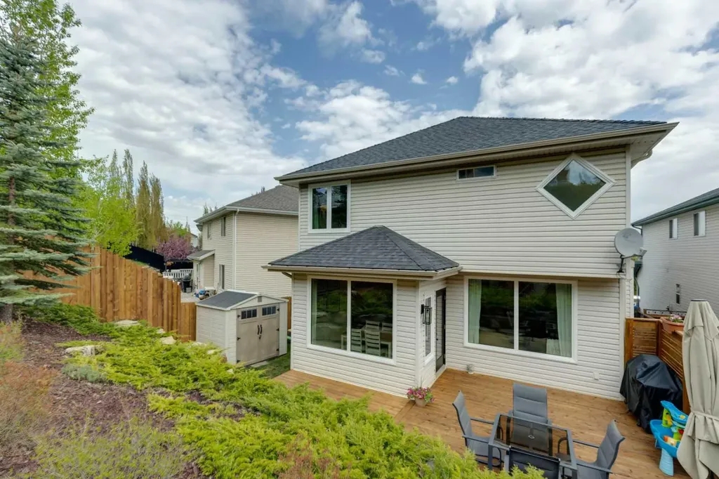 15 Valley Stream Manor NW Calgary AB T3B5V9