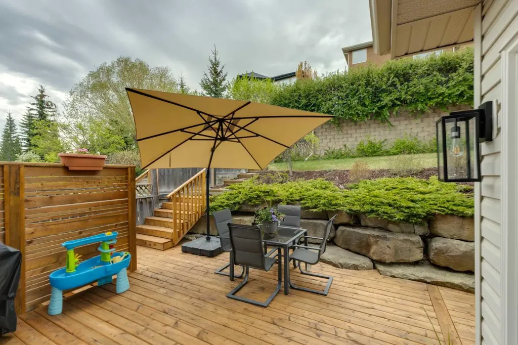 15 Valley Stream Manor NW Calgary AB T3B5V9