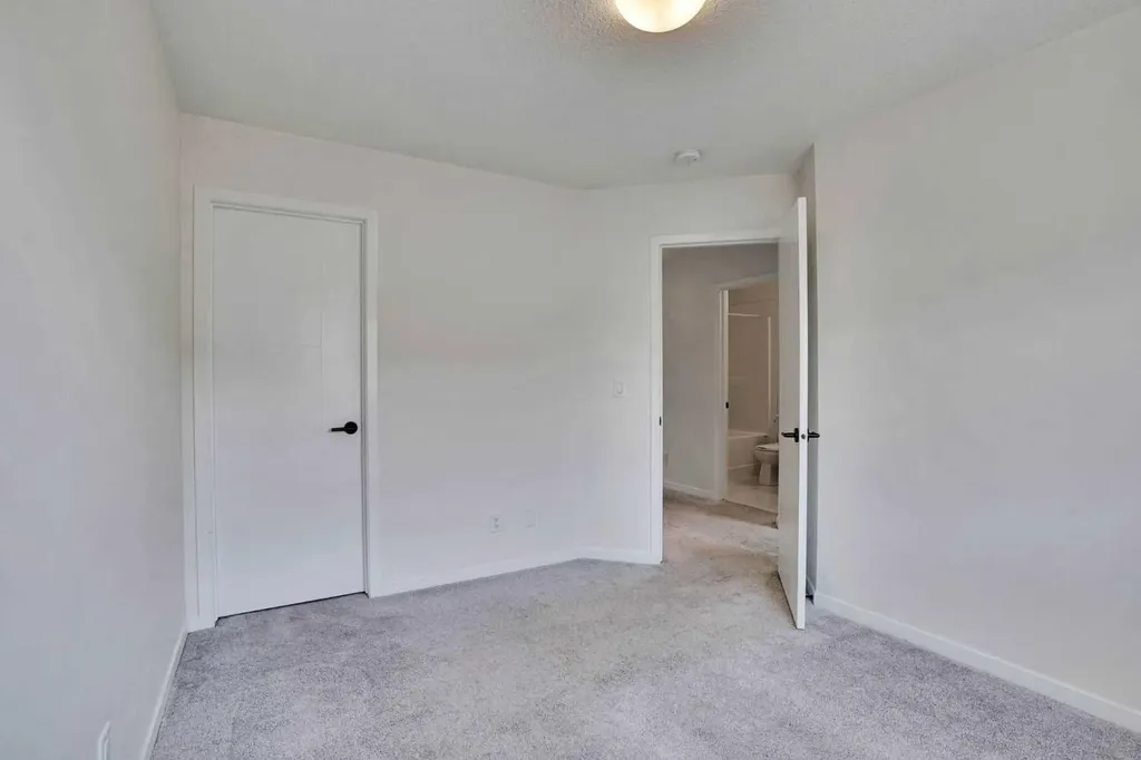 229 South Point Park SW Airdrie AB T4B 5G8