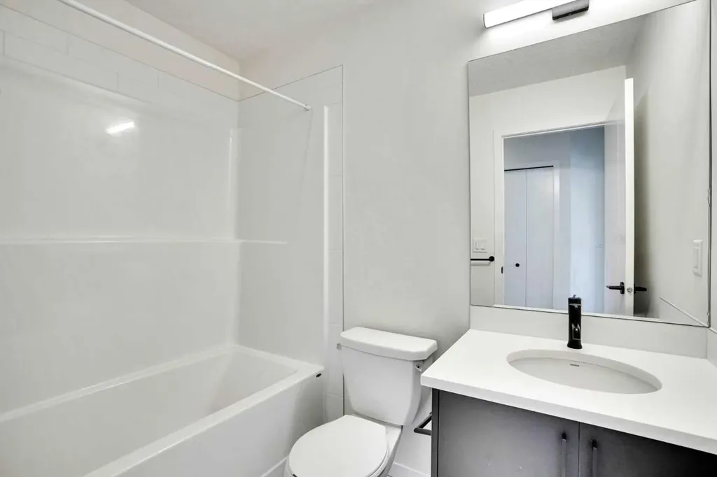 229 South Point Park SW Airdrie AB T4B 5G8