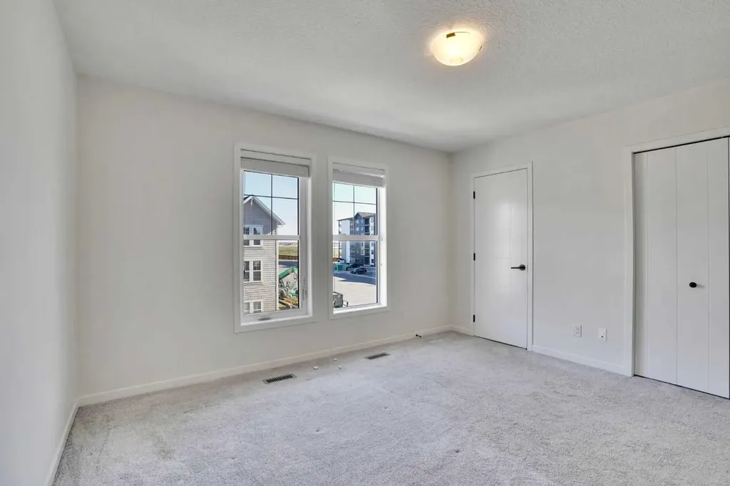 229 South Point Park SW Airdrie AB T4B 5G8
