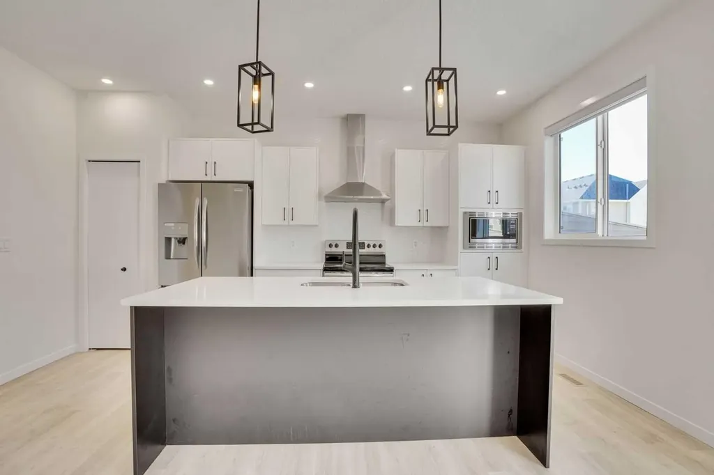 229 South Point Park SW Airdrie AB T4B 5G8