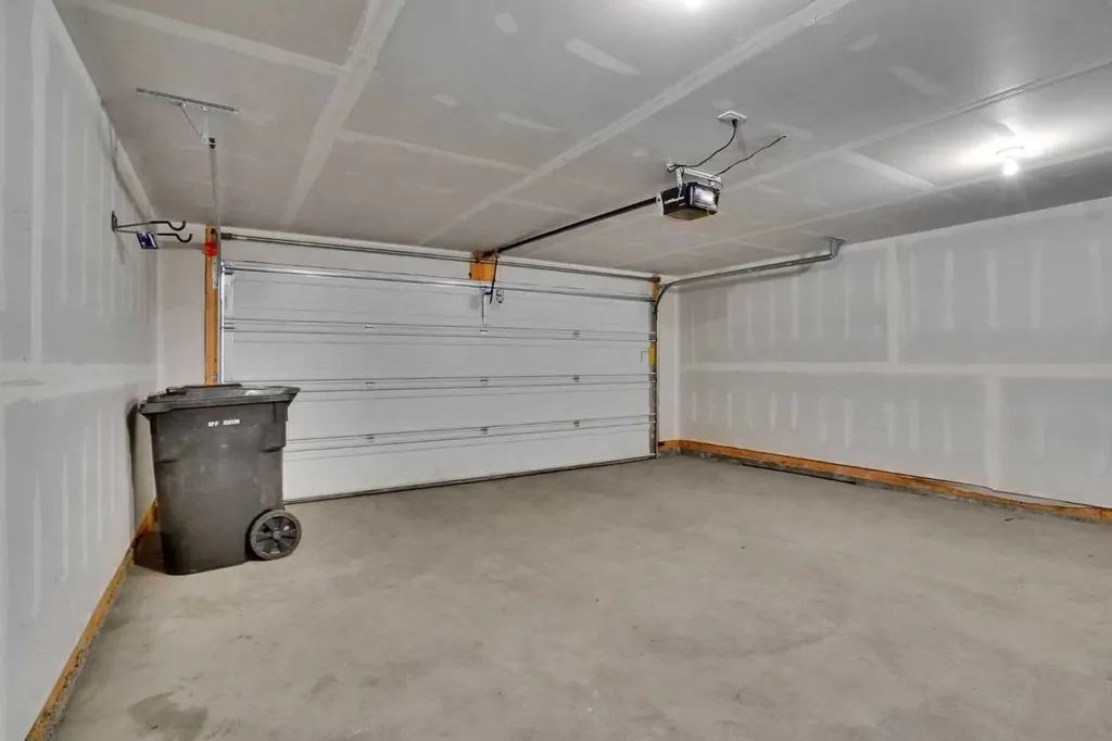 229 South Point Park SW Airdrie AB T4B 5G8