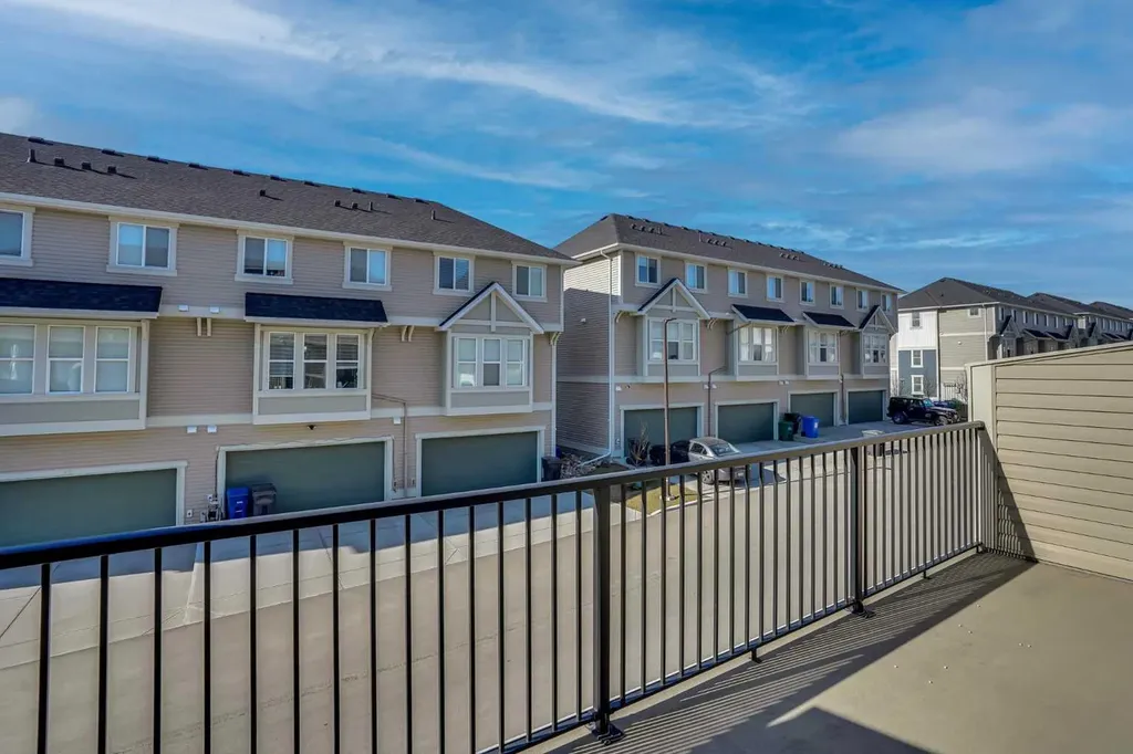 229 South Point Park SW Airdrie AB T4B 5G8