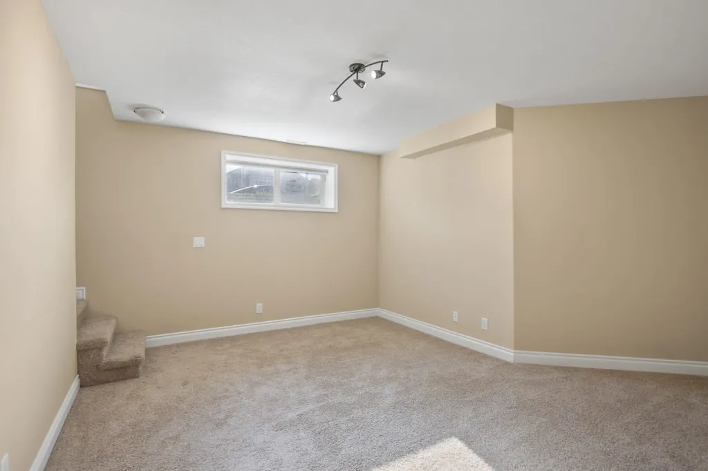 74 Jack Crescent Red Deer AB T4P 0B1
