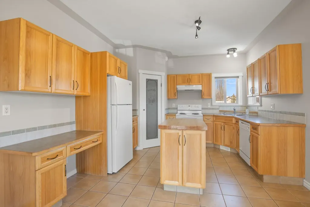 74 Jack Crescent Red Deer AB T4P 0B1
