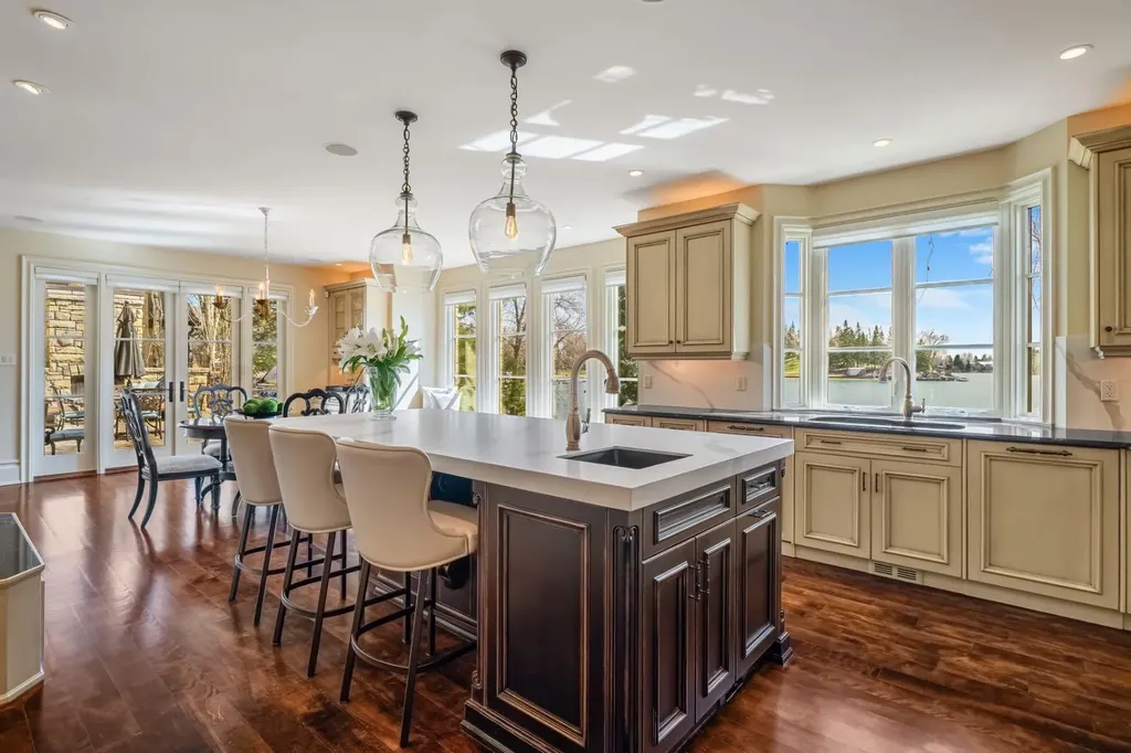 12231 Lake Louise Way SE Calgary AB T2J 2M2
