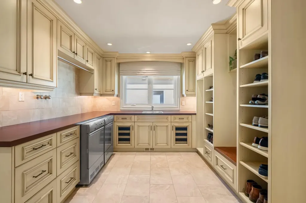 12231 Lake Louise Way SE Calgary AB T2J 2M2