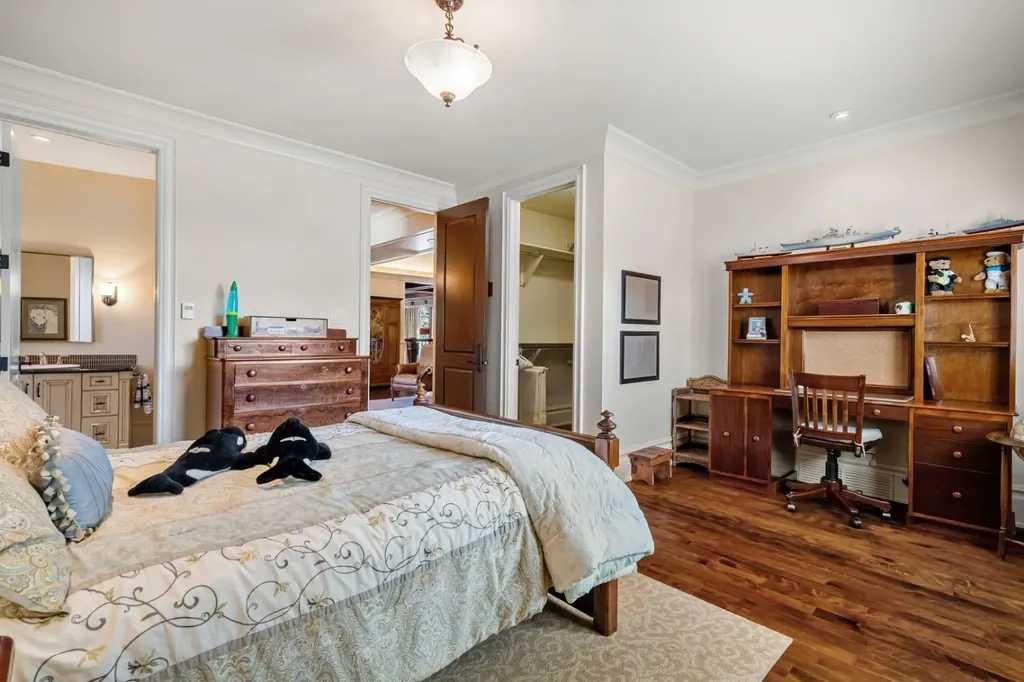 12231 Lake Louise Way SE Calgary AB T2J 2M2