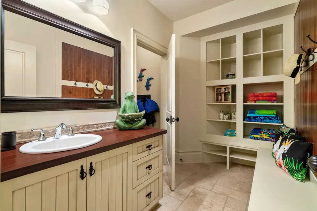 12231 Lake Louise Way SE Calgary AB T2J 2M2