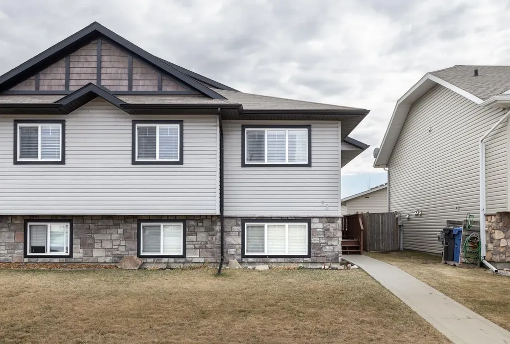 52 Heron Court Penhold AB T0M 1R0