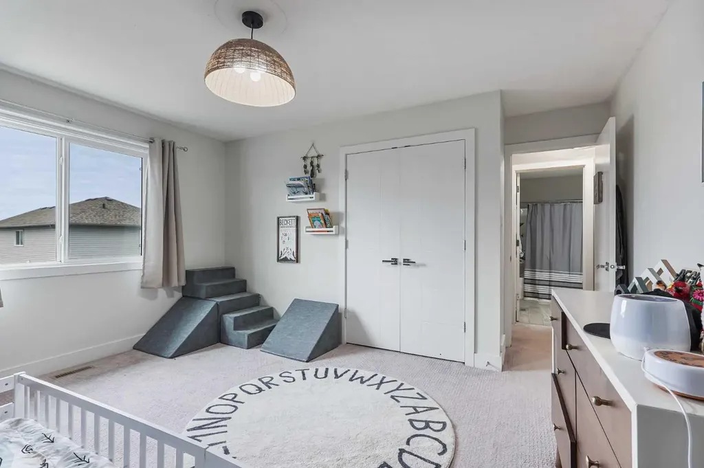 1544 Coalbanks Boulevard W Lethbridge AB T1J 5H7