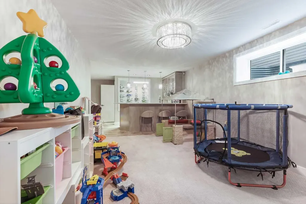 1544 Coalbanks Boulevard W Lethbridge AB T1J 5H7