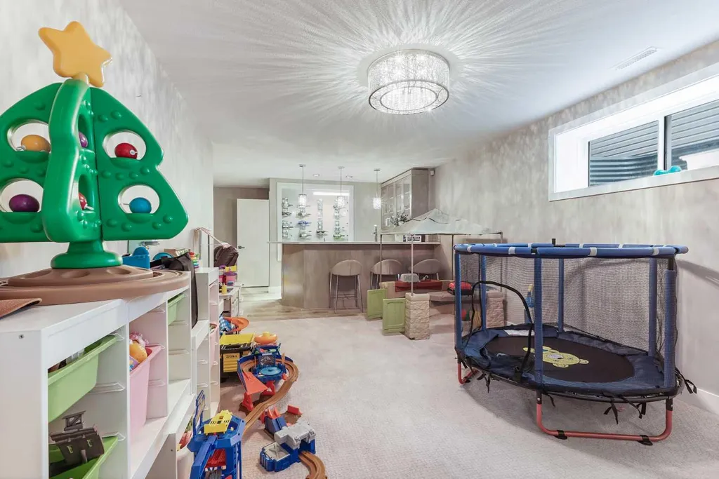 1544 Coalbanks Boulevard W Lethbridge AB T1J 5H7