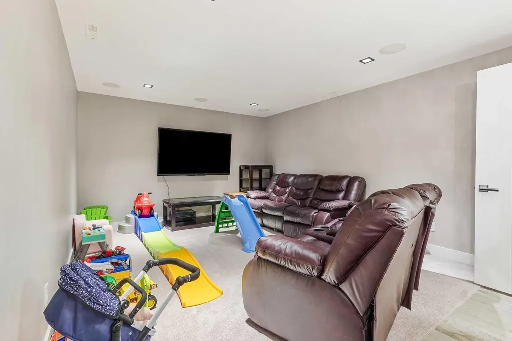 1544 Coalbanks Boulevard W Lethbridge AB T1J 5H7