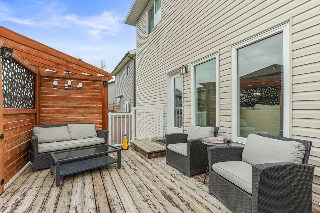 1544 Coalbanks Boulevard W Lethbridge AB T1J 5H7