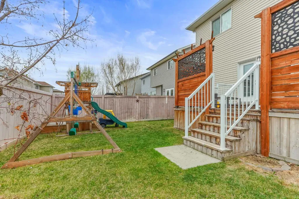 1544 Coalbanks Boulevard W Lethbridge AB T1J 5H7
