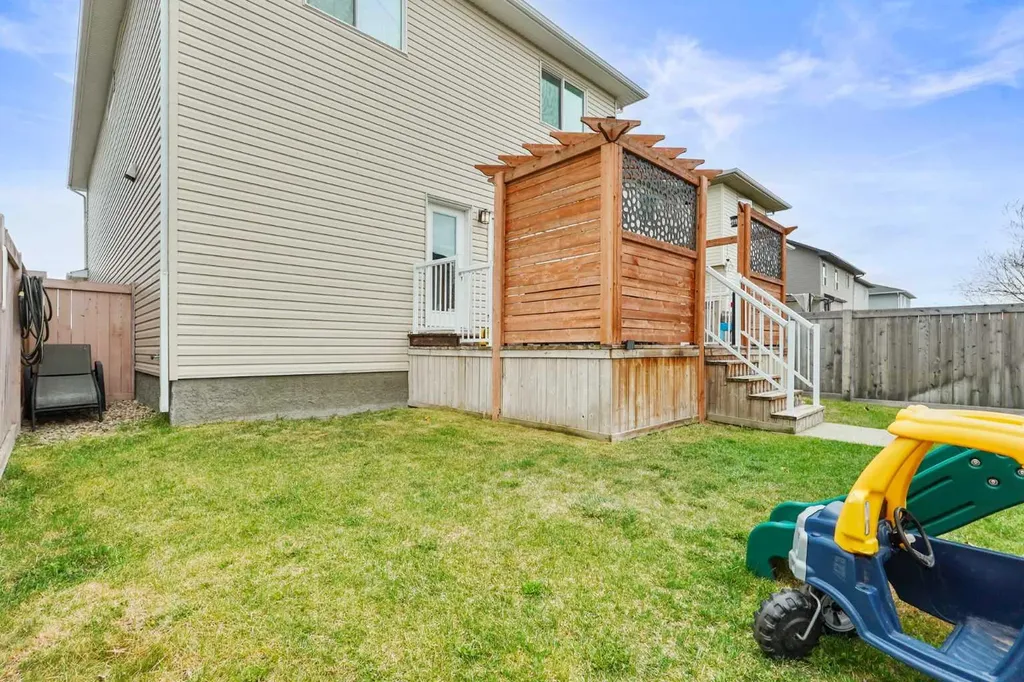 1544 Coalbanks Boulevard W Lethbridge AB T1J 5H7