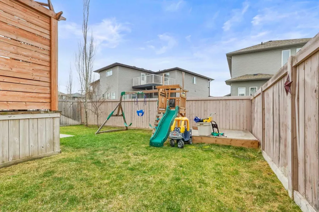 1544 Coalbanks Boulevard W Lethbridge AB T1J 5H7