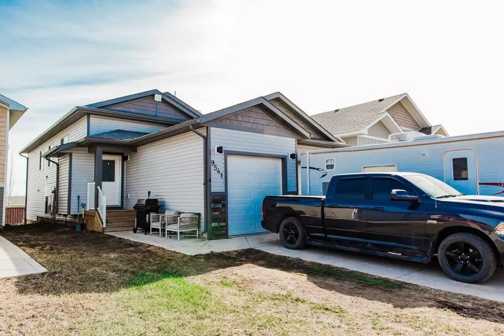 9541 113 Avenue Clairmont AB T8X 5C2