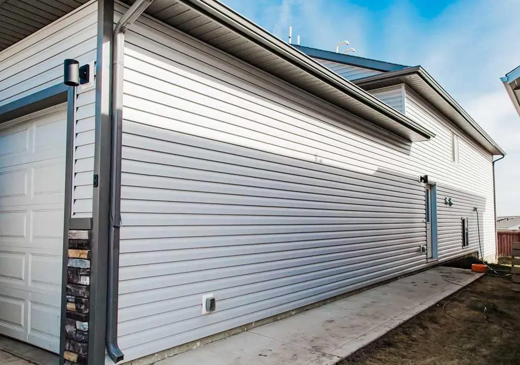 9541 113 Avenue Clairmont AB T8X 5C2