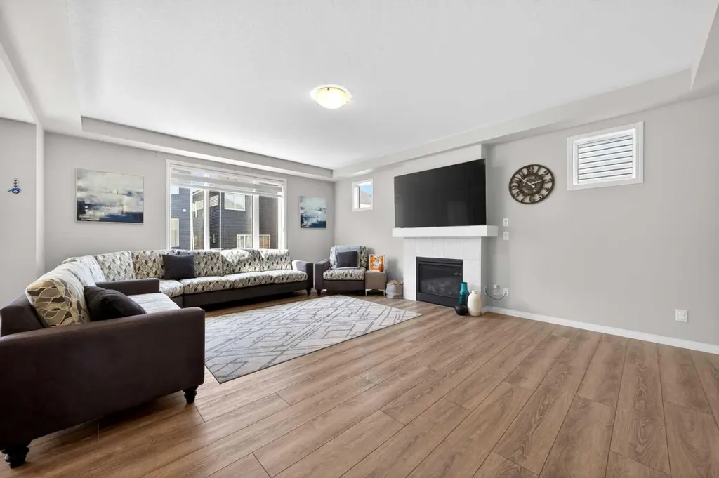 95 Carrington Close NW Calgary AB T3P 1P8