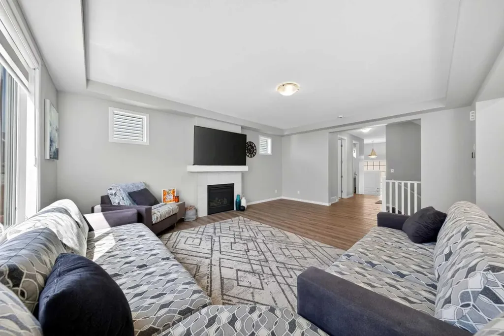 95 Carrington Close NW Calgary AB T3P 1P8