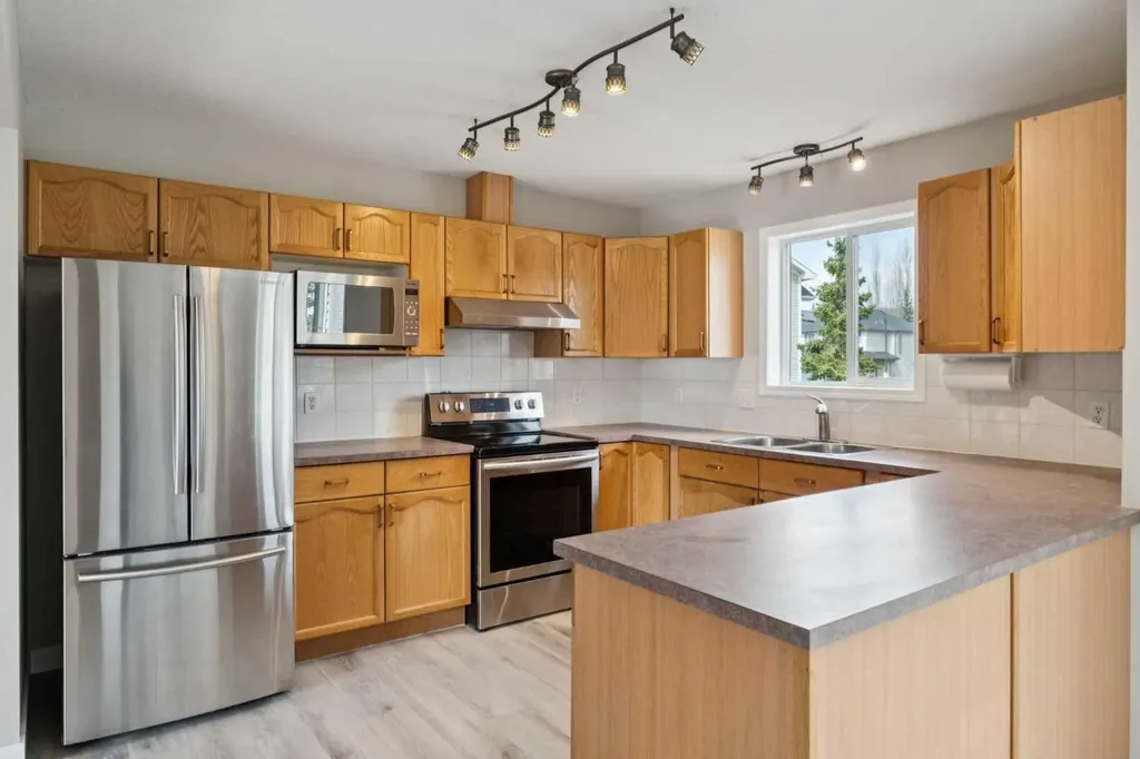 15 Rocky Ridge Gate NW Calgary AB T3G 4P6
