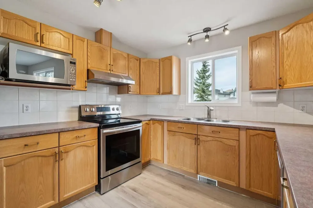 15 Rocky Ridge Gate NW Calgary AB T3G 4P6