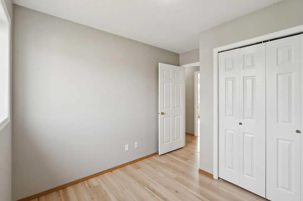 15 Rocky Ridge Gate NW Calgary AB T3G 4P6
