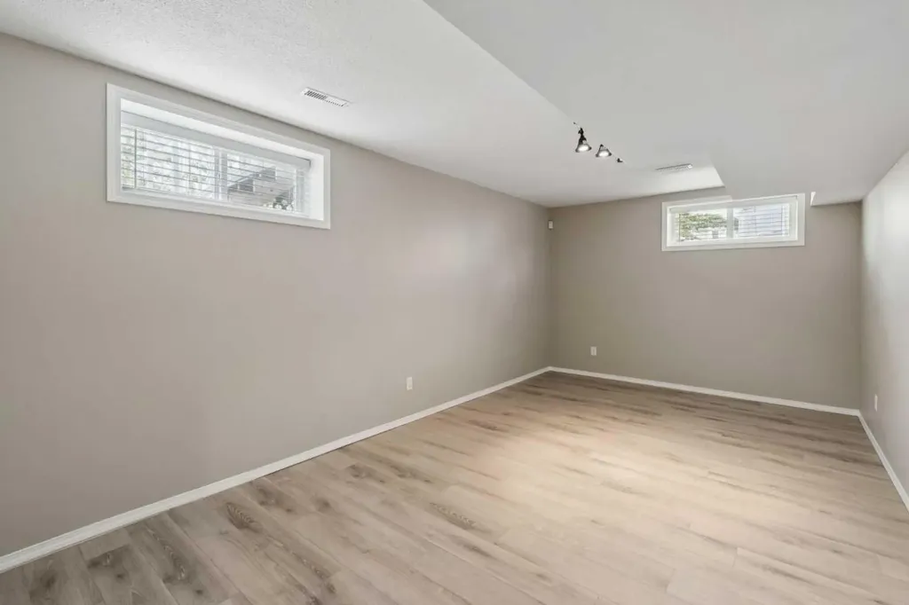 15 Rocky Ridge Gate NW Calgary AB T3G 4P6