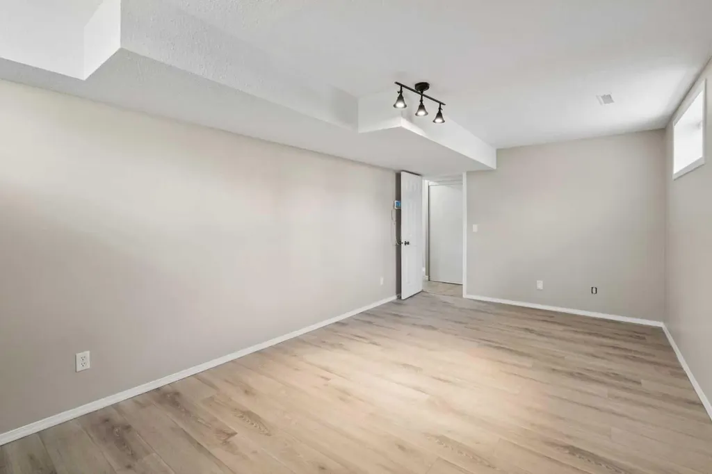 15 Rocky Ridge Gate NW Calgary AB T3G 4P6