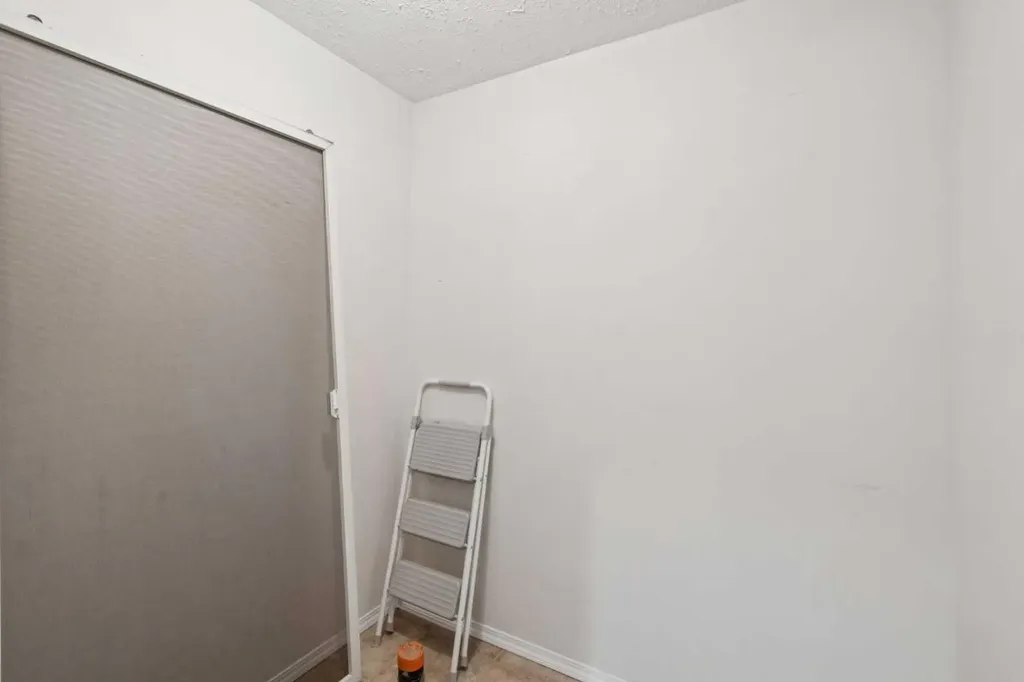 15 Rocky Ridge Gate NW Calgary AB T3G 4P6