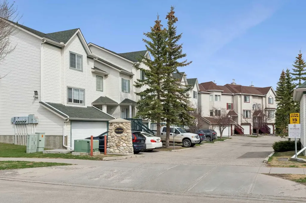 15 Rocky Ridge Gate NW Calgary AB T3G 4P6