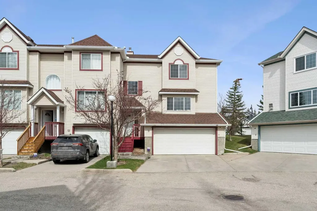 15 Rocky Ridge Gate NW Calgary AB T3G 4P6