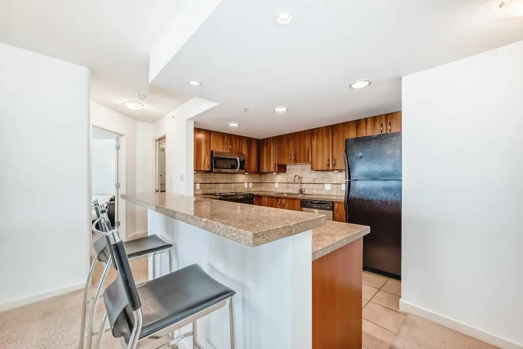 1078 6 Avenue SW Calgary AB T2P5N6