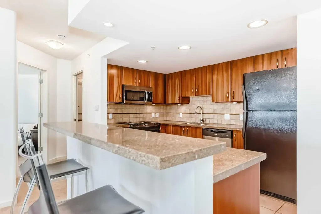 1078 6 Avenue SW Calgary AB T2P5N6