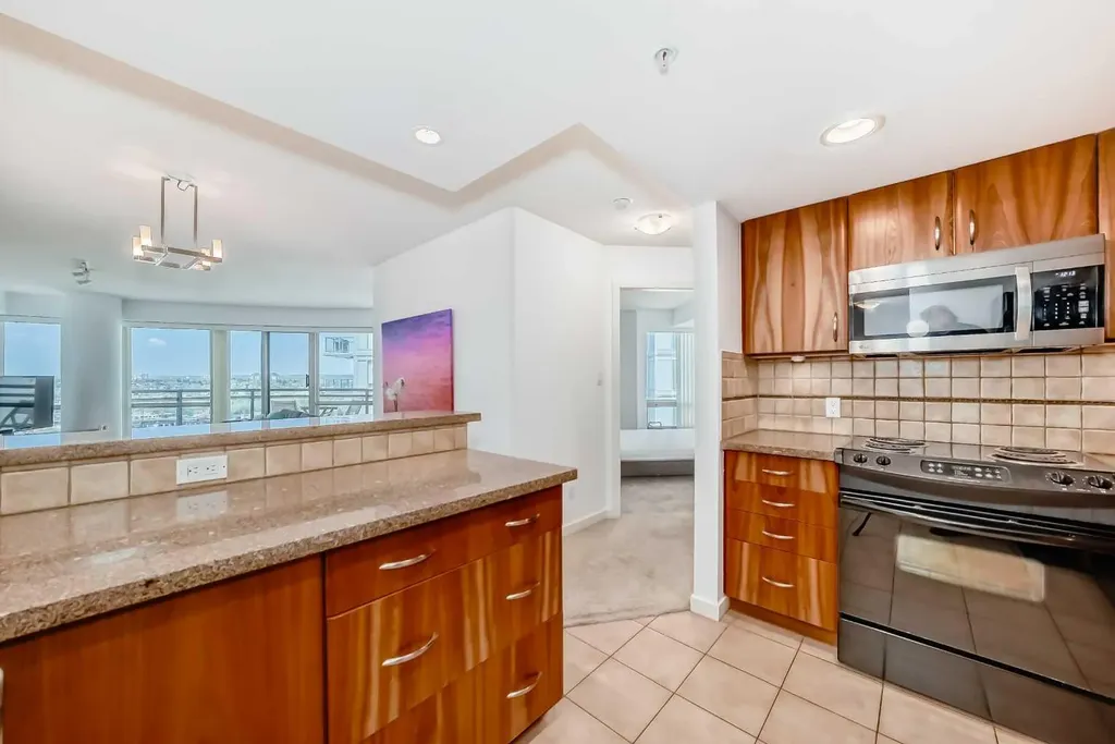 1078 6 Avenue SW Calgary AB T2P5N6