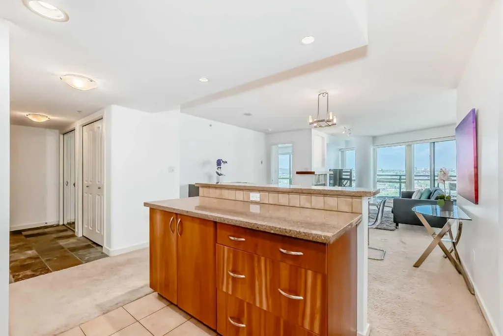 1078 6 Avenue SW Calgary AB T2P5N6