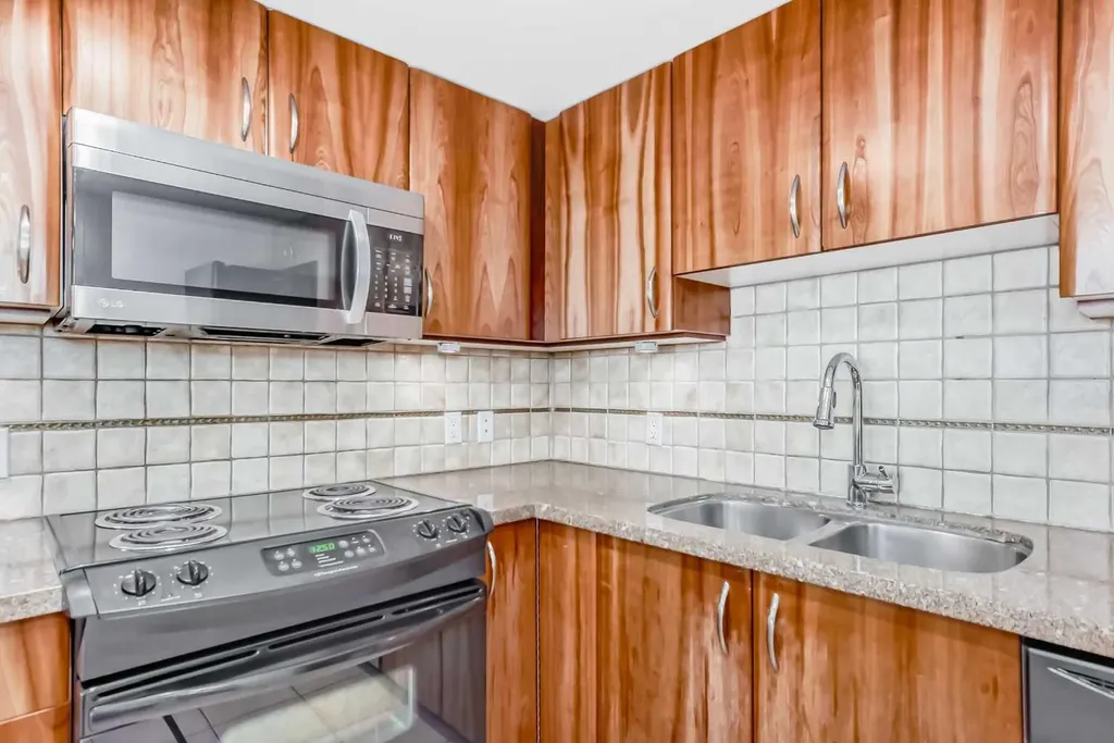 1078 6 Avenue SW Calgary AB T2P5N6